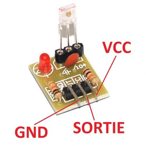 Module récepteur photosensible KY-008 indiquant les broches VCC, GND et SORTIE.
